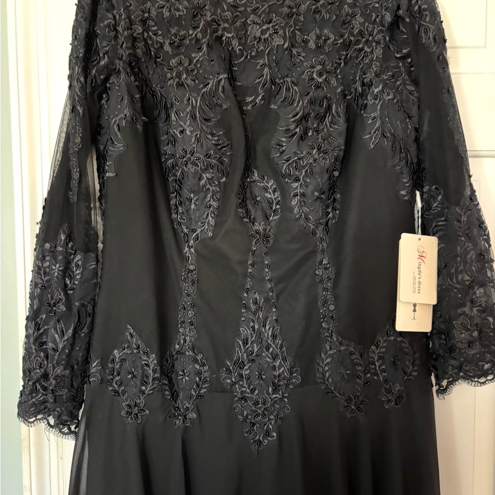 Elegant Black Lace Evening Dress